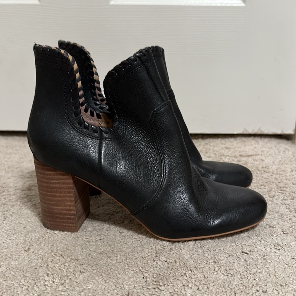 Lucky Brand Sivya Black Cutout Leather Ankle Boots Block Heel, size 6.5